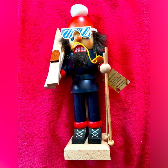 Ski Santa with sunglasses nutcracker - Picture 1 of 13